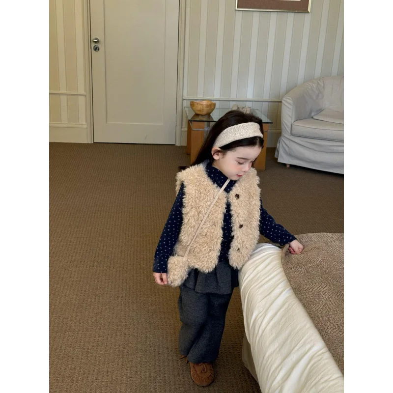 

Girls' Children's Outfit2025Winter Thickened Wool Vest Polka Dot Base Shirt Fleece Skirt Pants Three-Piece Baby Set