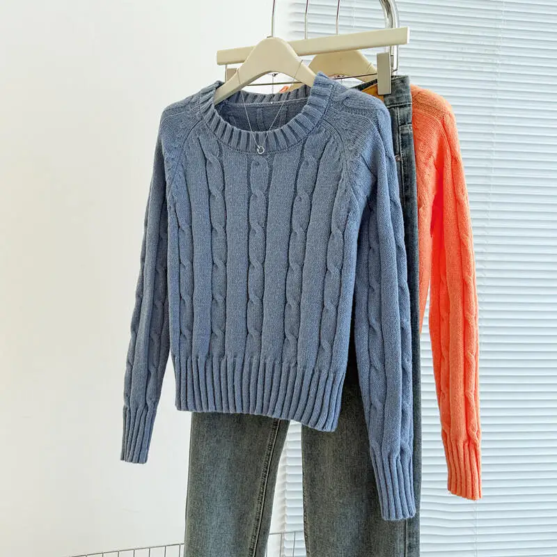 Modny sweter damski na jesień i zimę 2025 w stylu koreańskim, retro, krótka dzianina o luźnym kroju, uniwersalny, z efektem warkoczy.