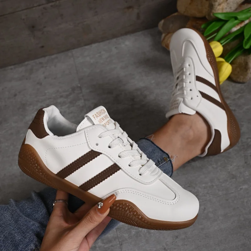 الربيع / الخريف أنيقة الدانتيل يصل جولة اصبع القدم الاحذية عارضة المألوف الساخن بيع أحذية نسائية مريحة جديدة مفلكنة