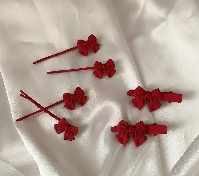 غطاء رأس على شكل فيونكة حمراء مع دبوس شعر صغير وغطاء رأس أحمر صغير ورائع للعام الجديد #2