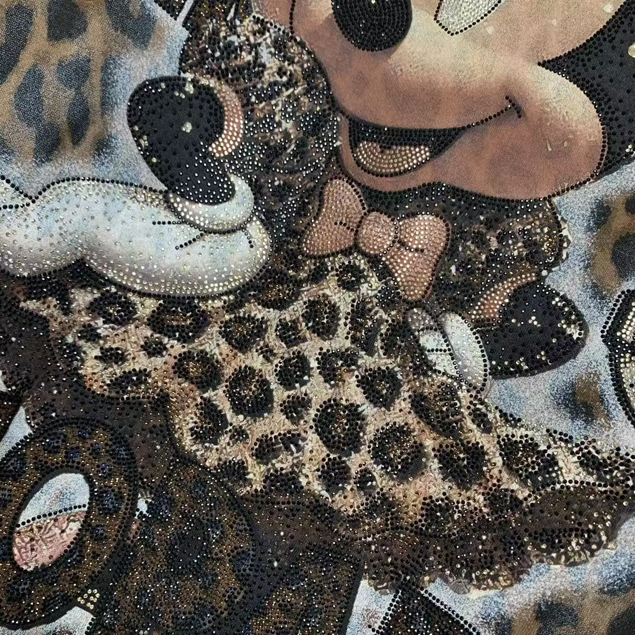 العلامة التجارية العصرية الخريف الشتاء الصوف الثقيلة ليوبارد طباعة حجر الراين الكرتون فضفاض موضة سميكة طاقم الرقبة البلوز للنساء