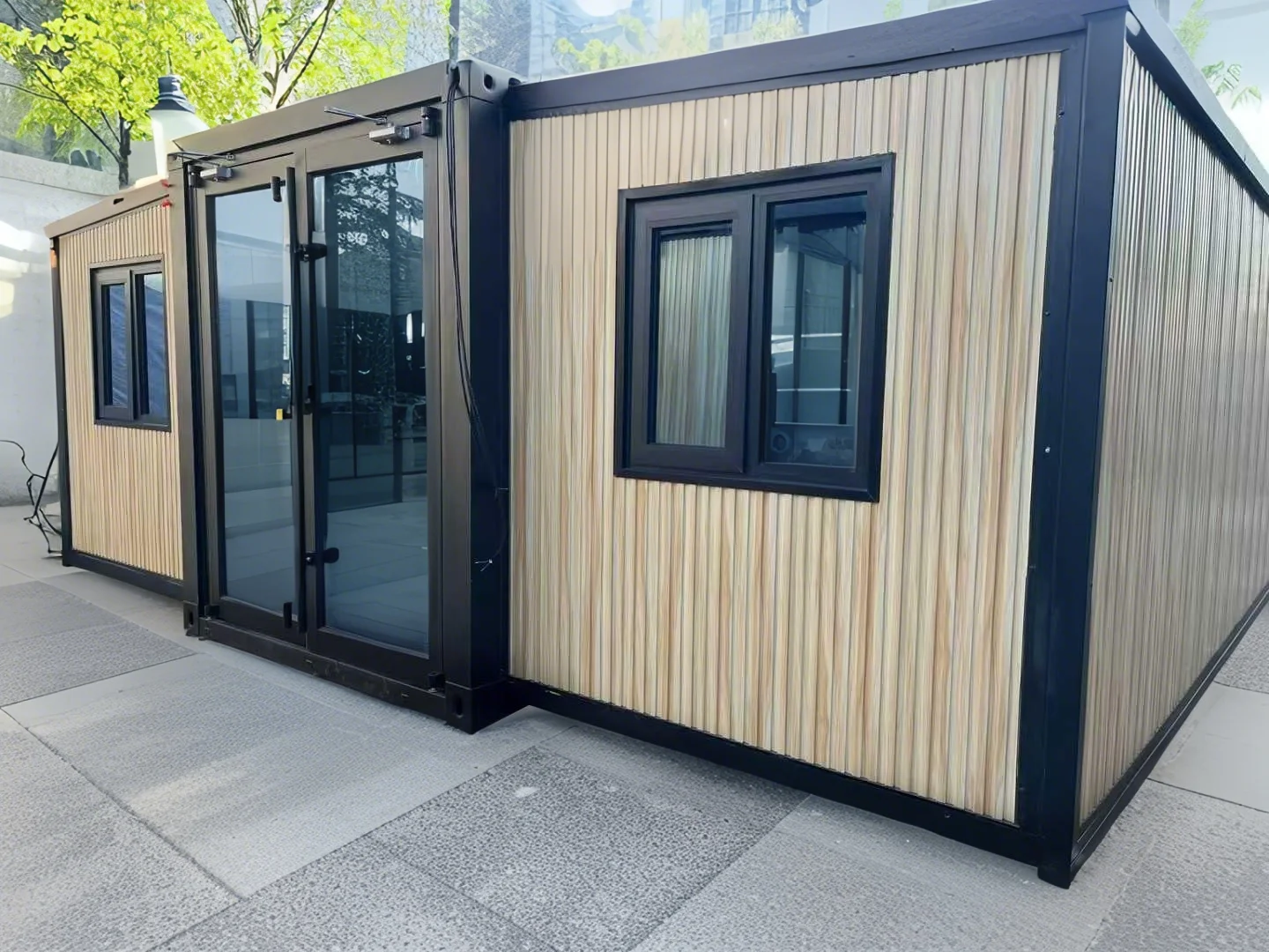 40-Foot Expandable Modular Container House Mobile Accommodates 2 3 4 Bedrooms Comfortable Living Experience