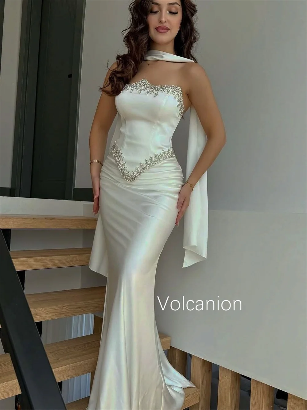 カスタマイズされたフォーマルなシャルムーズプリーツ、スパンコール付きマーメイドストラップレスロングドレス、キンセアニェーラ、オーダーメイド、特別な機会、モダンスタイル