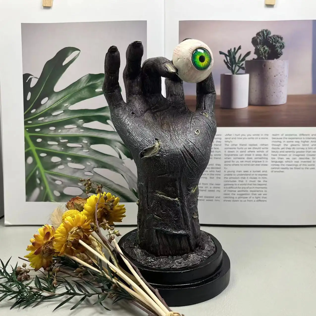 

Halloween Resin Decorations Necromancer's Hand And Eye Devil Woman's Hand Home Living Room Decoration Accessories
