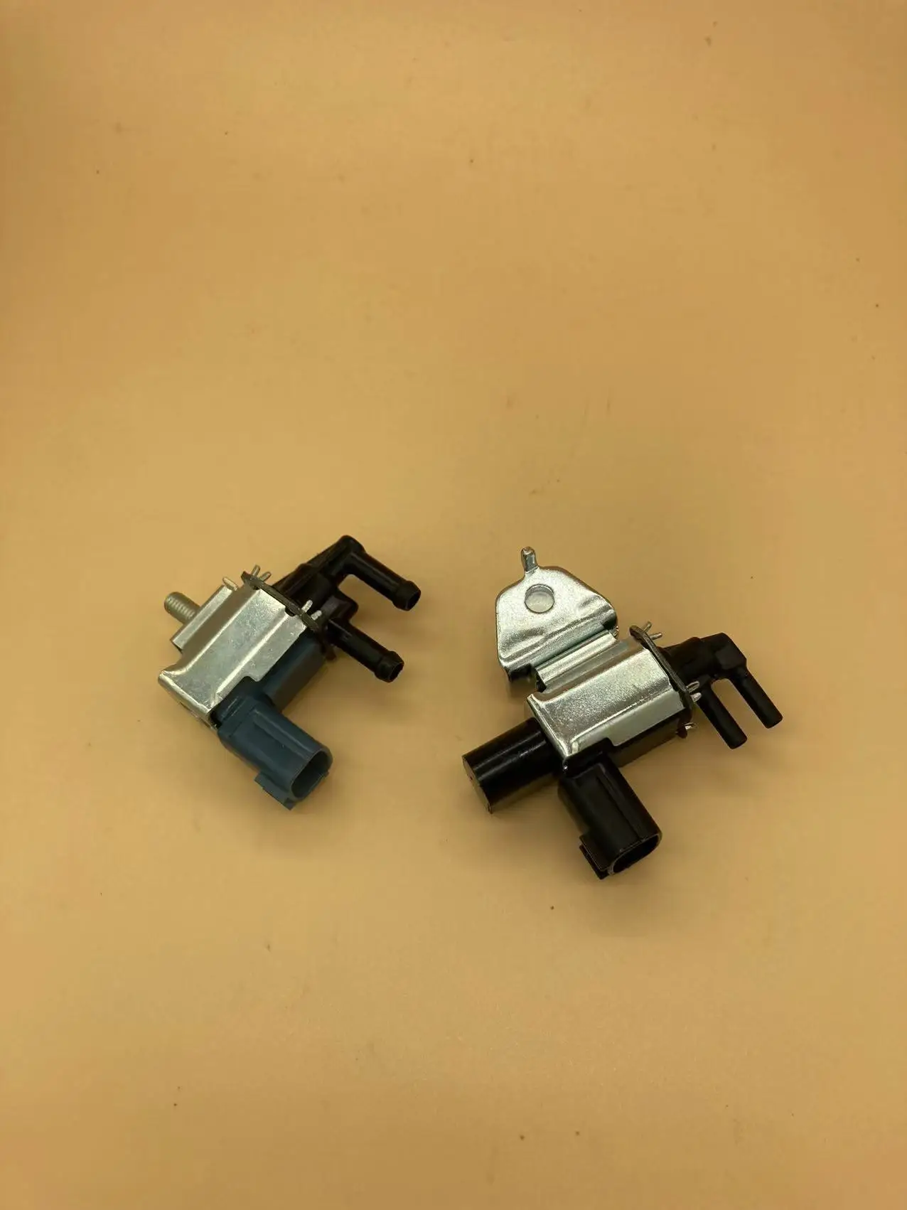 1pcs For Nissan Teana 2004-2007 2.3L/3.5L Carbon Canister Solenoid Valve Intake Vacuum Solenoid Valve