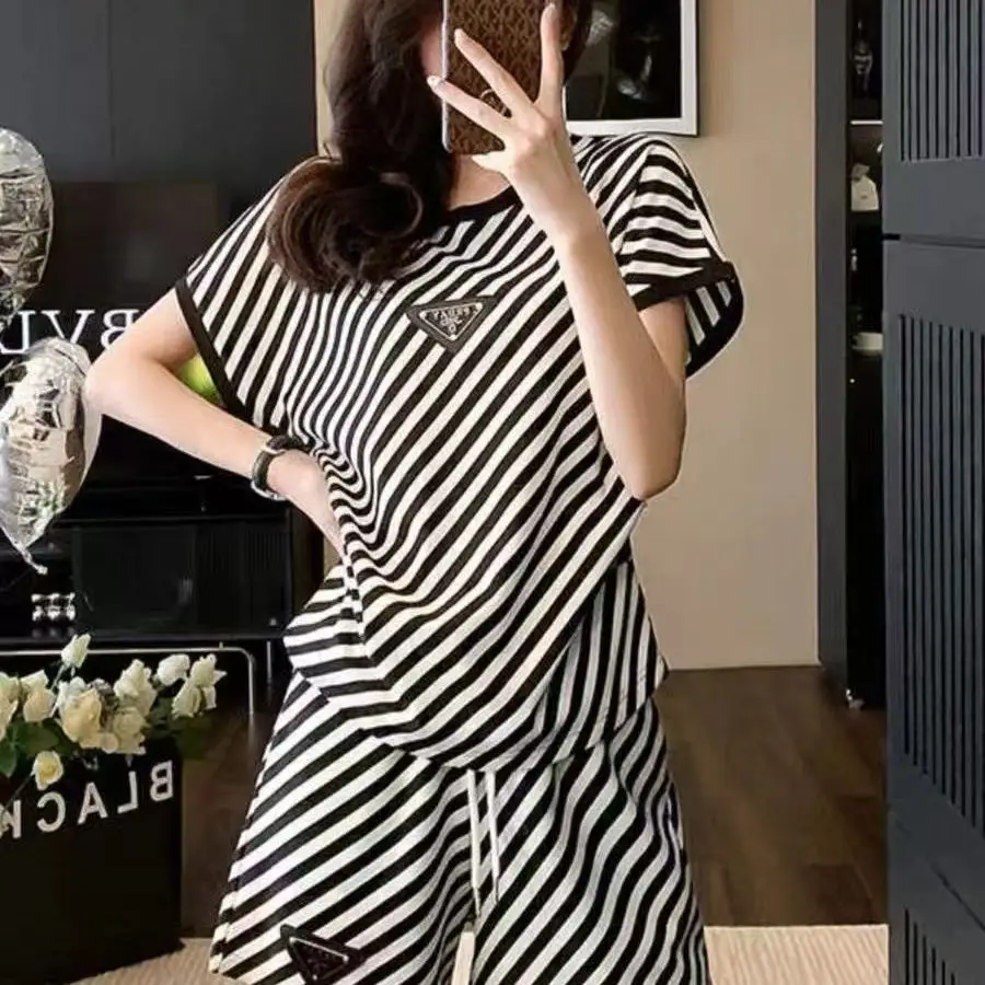 Spring and summer Korean version slim fit fashionable round neck short sleeved top+sports and casual shorts striped print set