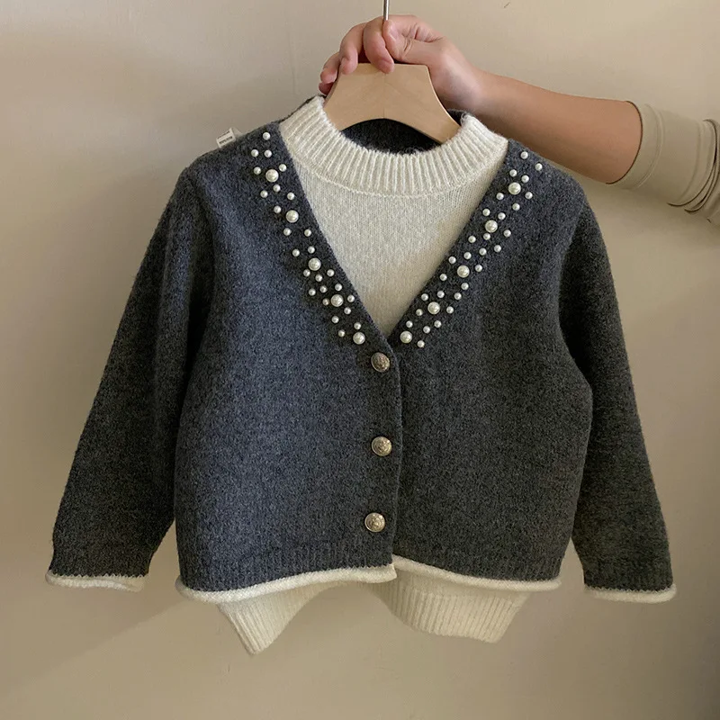 Conjunto para niñas, ropa de invierno para niños, estilo coreano, dos suéteres falsos con perlas, pantalones de pierna ancha cómodos, dos conjuntos, novedad de 2024