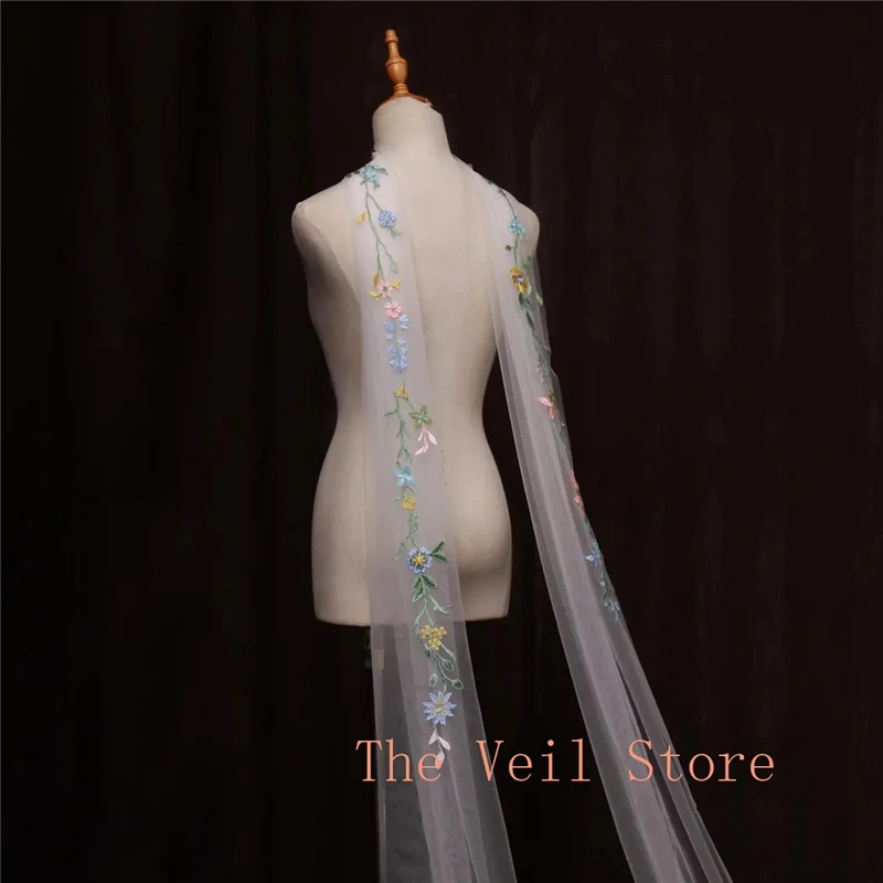 Corbatas, pañuelos, velos y alas bordados con motivos florales y de colores, para novias, en tonos azul, rosa y verde, con flores y hojas, ideales para bodas.