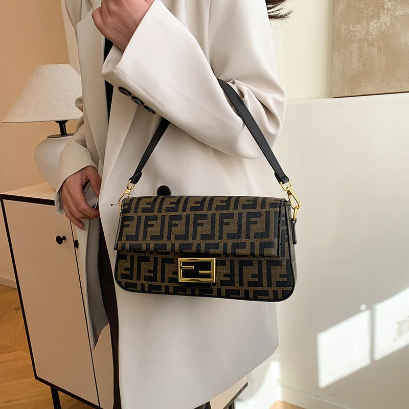

‌2025 New Women's Simple Shoulder Bag - Minimalist Casual Messenger Purse Niche Design Personalized Versatile Crossbody Bag‌