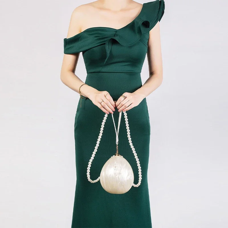 Umhängetasche in Gänseform, Perlenkette, Umhängetasche, britischer Designer-Abend, elegante Clutch-Geldbörse, Damen-Schultertasche aus Acryl – Detail 13