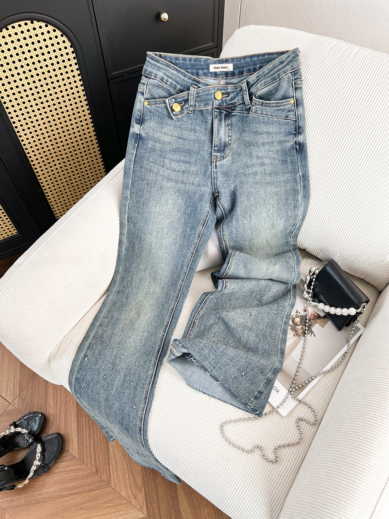 

Модные джинсы-колокольчики с высокой талией, женские облегающие джинсы, повседневный дизайн, прямые джинсовые брюки с блестящими бриллиантами, летние брюки...