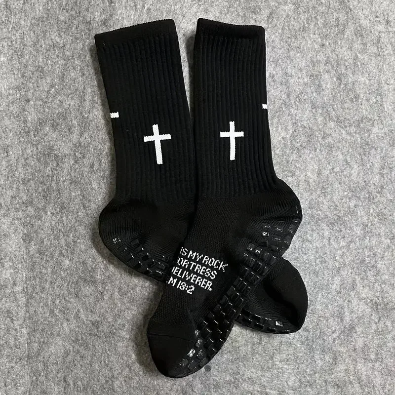 زوجان من الجوارب الرياضية الجديدة لربيع الخريف مع جوارب متوسطة بسيطة ومريحة وغير قابلة للانزلاق ومقاومة للاهتراء