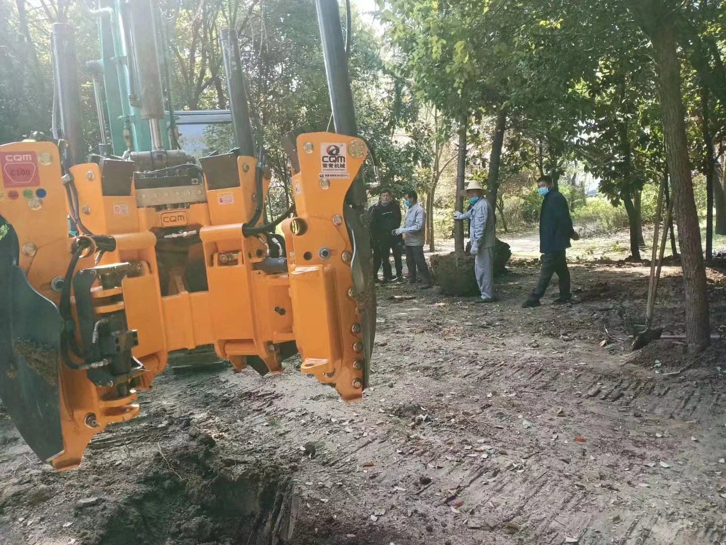 Escavatore per trapianto di alberi da giardino per macchine forestali idrauliche da 1 anno alimentato da trattore con attacco per cippatrice di legno multi-petalo