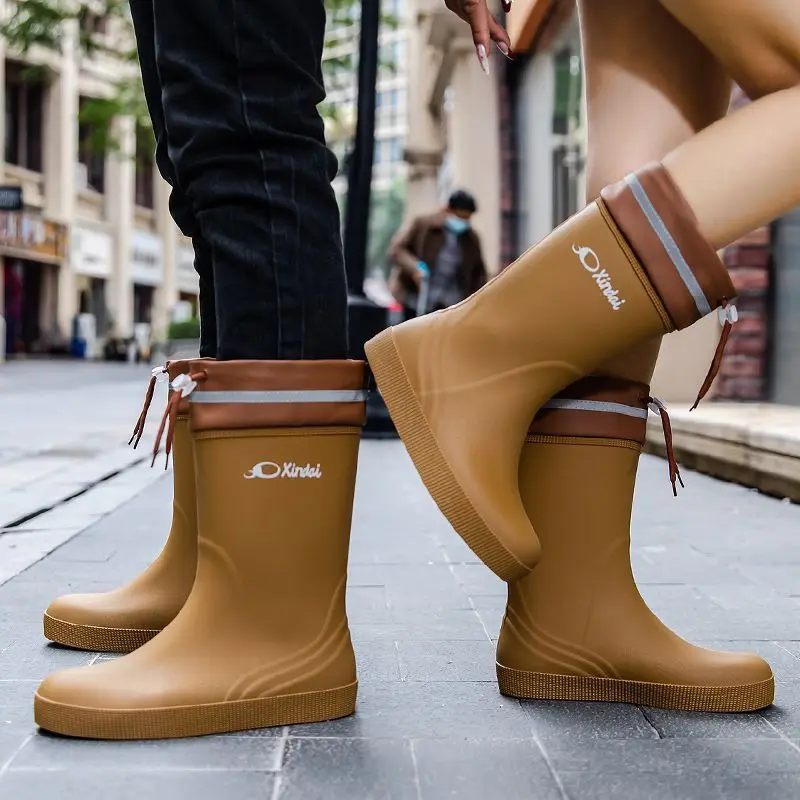 Fashionable and Versatile Rain Boots Trendy Couple's Mid-calf Rain Boot Waterproof Cinch Non-slip and Wear-resistant Rubber Shoe