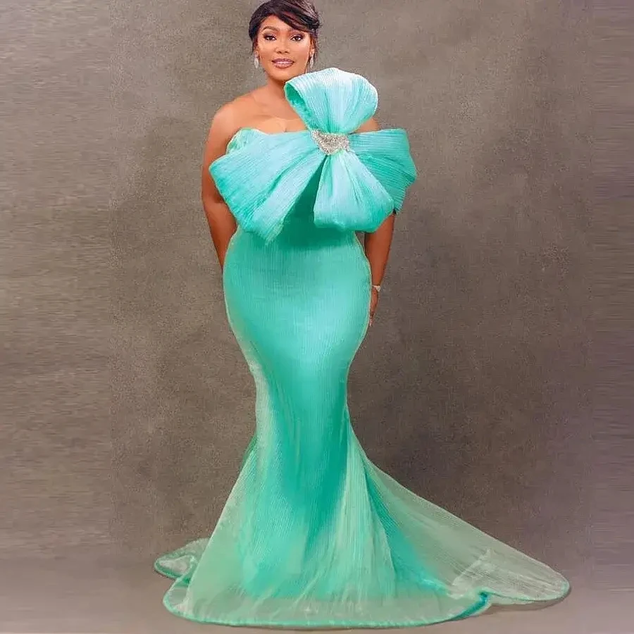 2025 Off Shoulder niebieskie suknie balowe bez rękawów Custom Made bendkleider frezowanie długa suknia wieczorowa kryształy syrenka