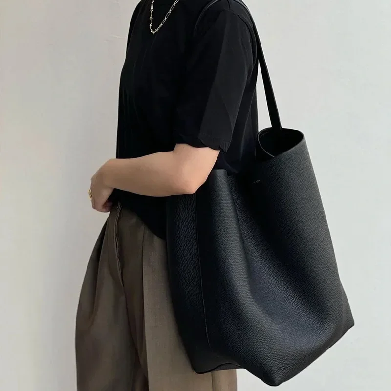 2024 New NicheDesign Minimalist High-End Feel Lychee Pattern Cow Leather Underarm Single Shoulder Bucket Bag For Women