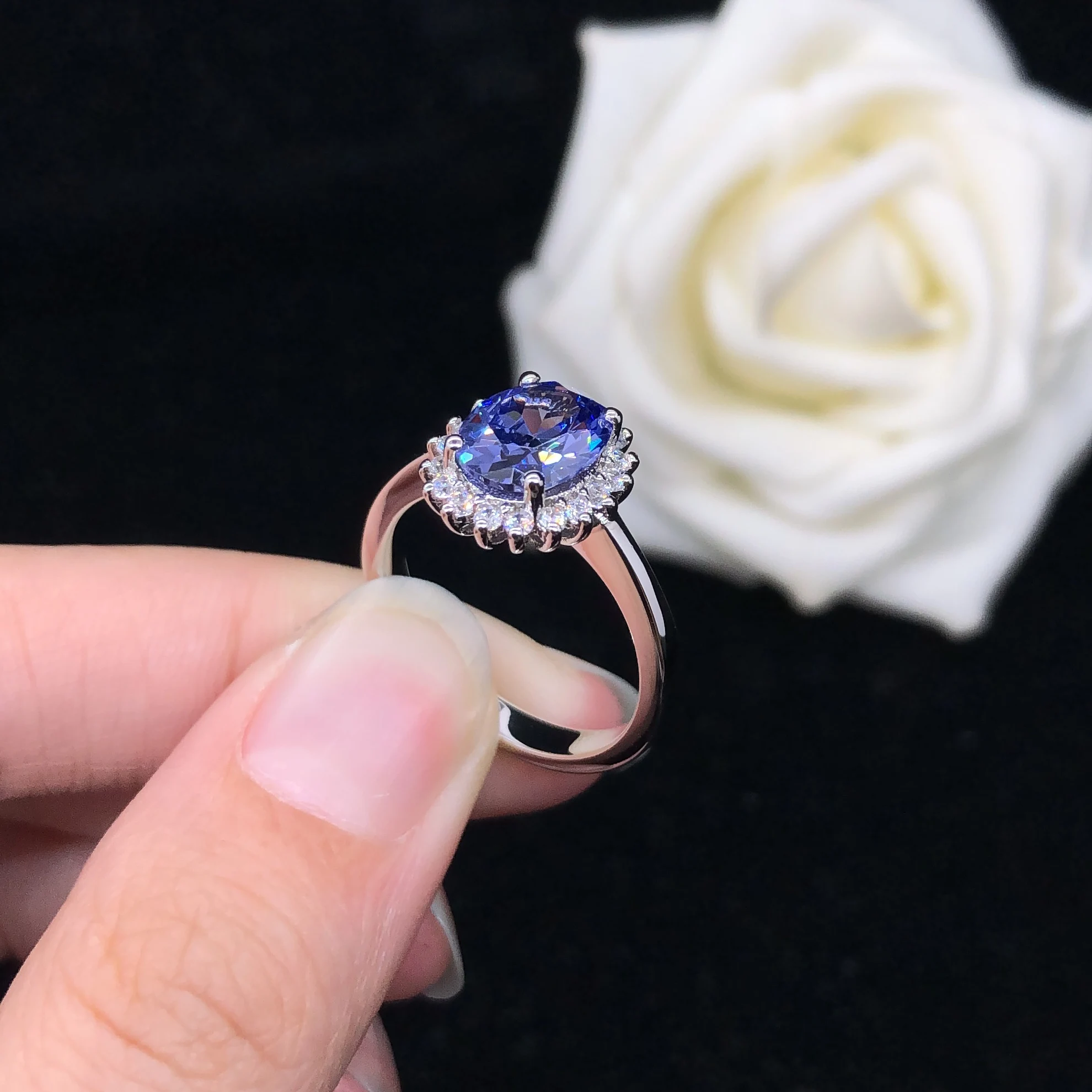 14K White Gold Au585 2Ct Oval Blue Sapphire Diamond Ring Trendy Design Lovely Female Jewelry R046