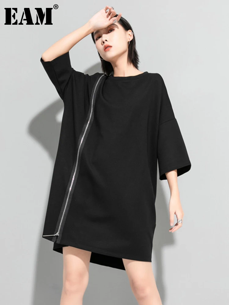 

[EAM] Women Black Zipper Big Size Dress New Round Neck Three-quarter Sleeve Loose Fit Fashion Tide Spring Autumn 2024 1DF5283