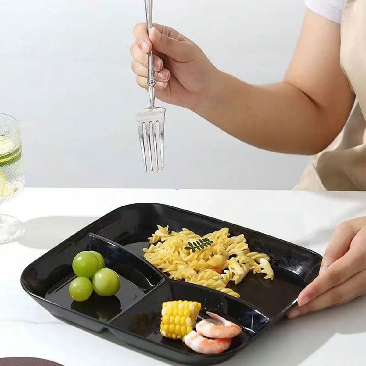 Black multi-compartment square plastic fast food plate, special three-compartment plate for weight loss, individual portioned plate, 2 pieces