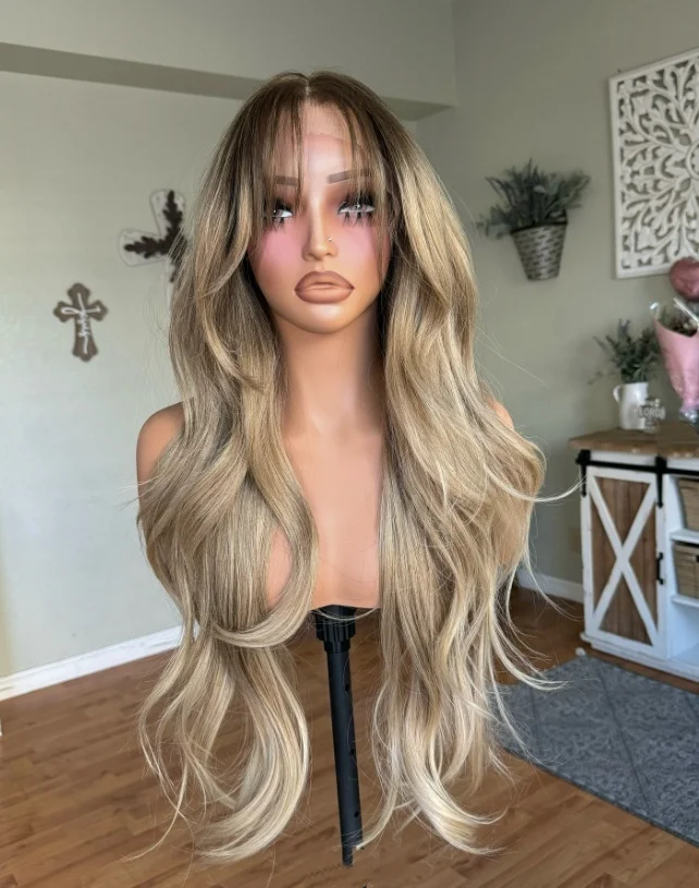 Wig Renda HD Bergaris Coklat Pirang Krem Ombre 13X4 dengan Wig Serat Tahan Panas Wig Tanpa Lem Wig Berlapis Gelombang Alami