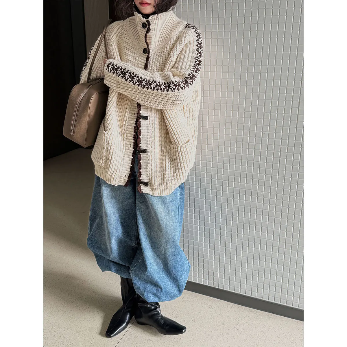 

SuperAen Autumn and Winter New French Style Knitted Retro Mid-length Lace Horn-buttoned Thick Coat Fashion Sweaters