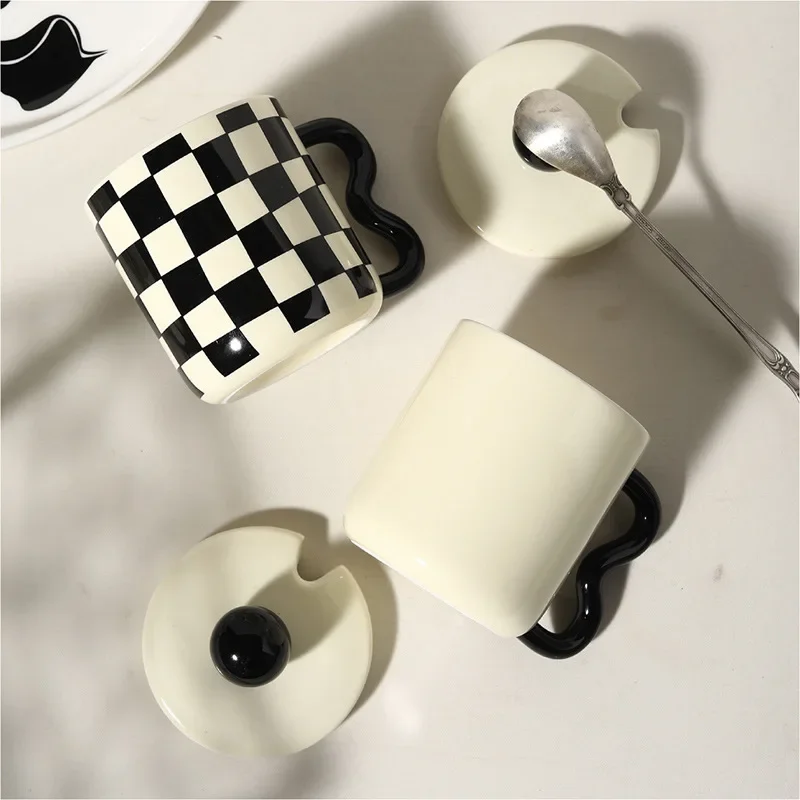 

320ml Checkerboard Vintage Ceramic Mark with Lid Special Handle Cup Office Household Small Milk Coffee Cup