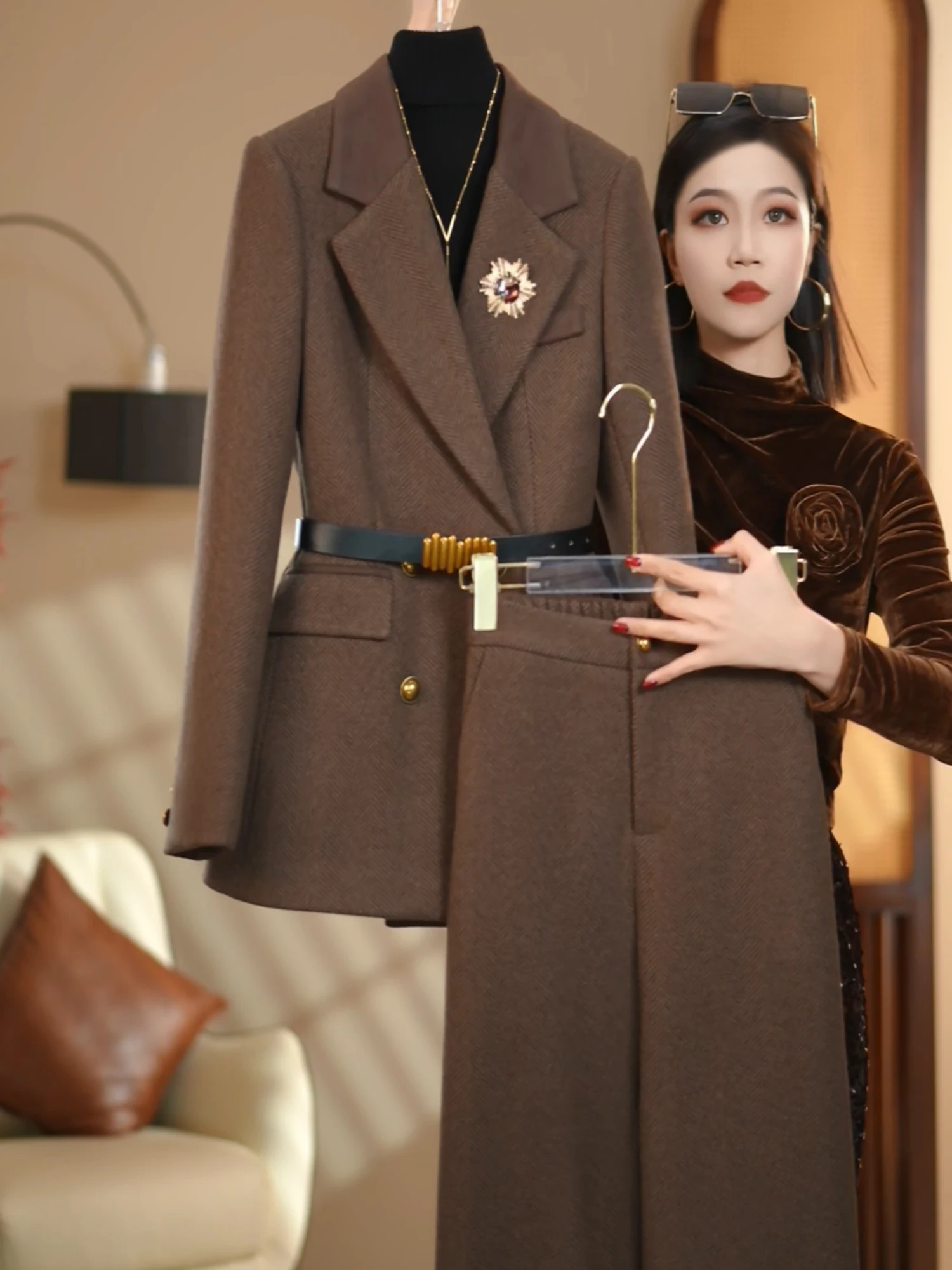 

Карамельный утепленный зимний деловой костюм для женщин: повседневный, для поездок на работу, для деловых встреч, из полиэстера, полностью на подкладке, с длинными рукавами