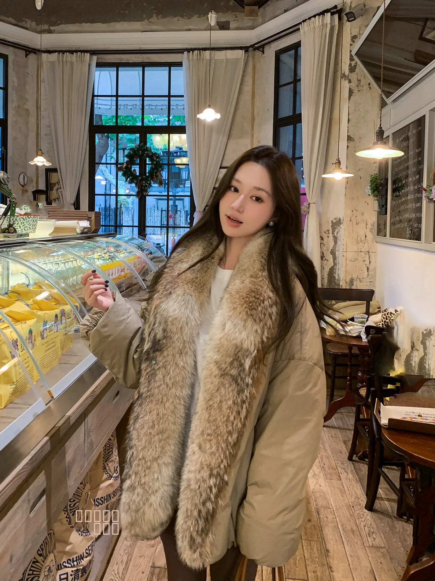 

Женская легкая пуховая куртка Miss Puff 2025 с воротником из меха волка, корейский стиль, зимняя верхняя одежда