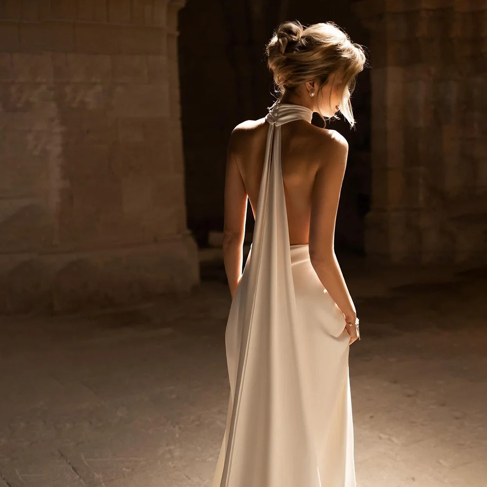 Halter Deep V Satin Wedding Dress Backless Long Train Minimalist Sleeveless Elegant Bridal Gown Simple Beach Wedding Party Dress