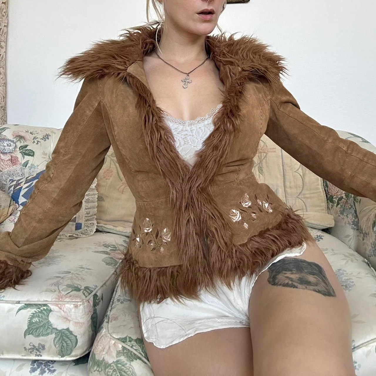 Women's Vintage Faux Suede Faux Fur Trim Cropped Jacket Fall Winter Embroidery Decor Slim Fit Long Sleeve Retro Coat Streetwear