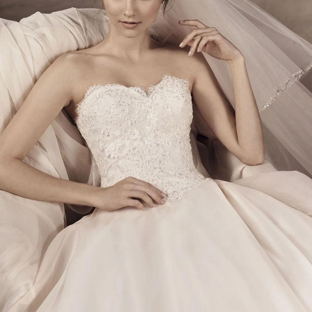 맞춤형 럭셔리 A 라인 웨딩 드레스, 우아한 레이스 신부 원피스, 연인 목 레이스업 신부 가운, 신제품