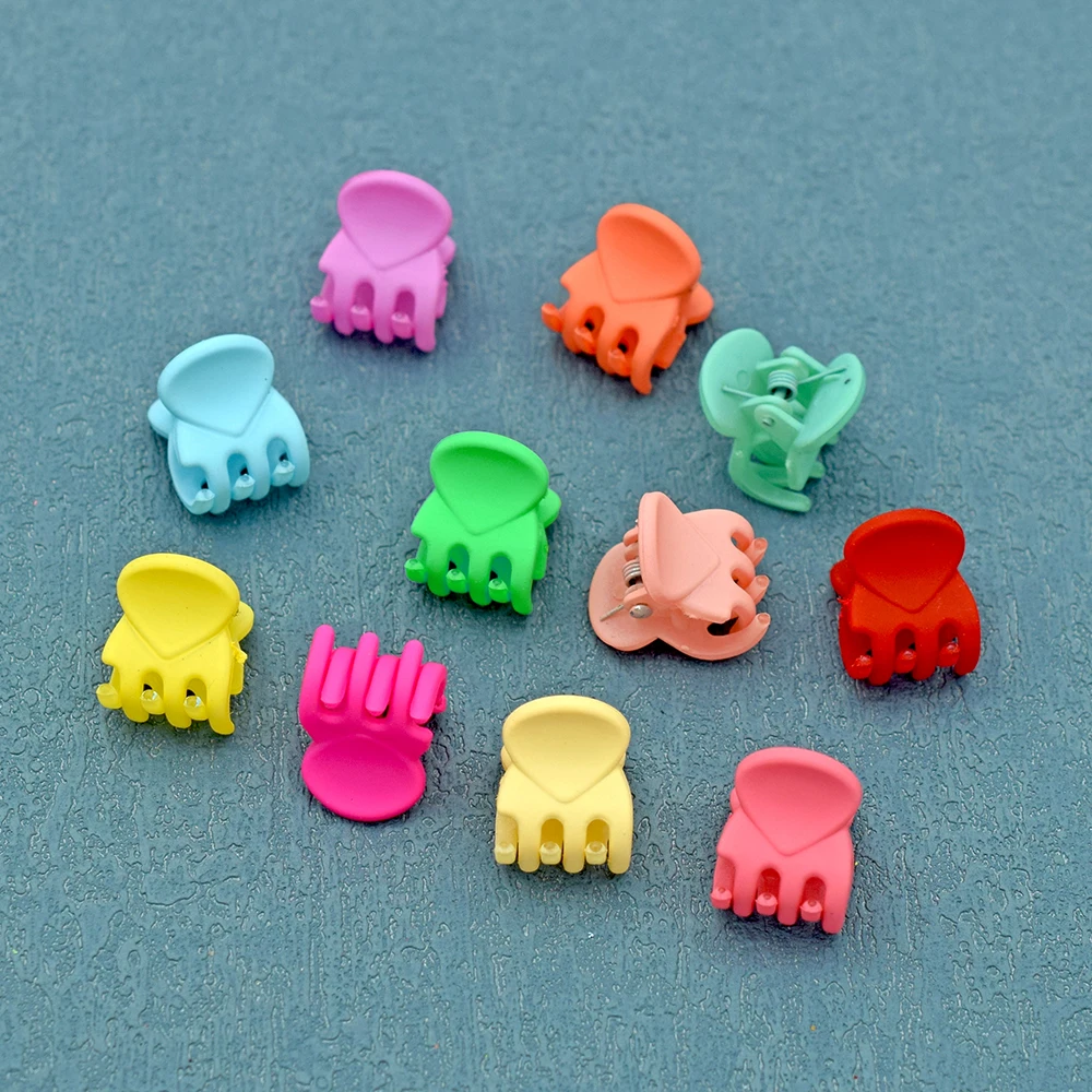 1,5 cm 50 stücke kleine Haar Krallen clip für Frauen Mädchen Haarschmuck Mode Kunststoff Mini Krallen Clips Haars pange Klammer Kopf bedeckung