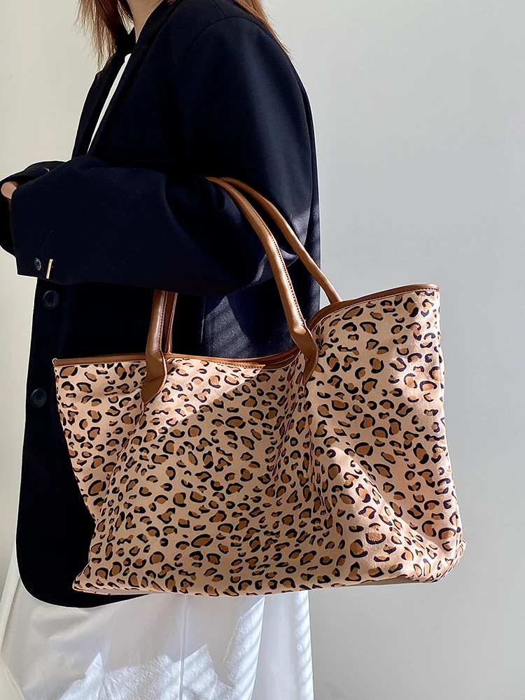 

Large Capacity Travel Handbag for Women Personalized Leopard Pattern Leisure Tote Bag Versatile Single Shoulder Underarm Bags