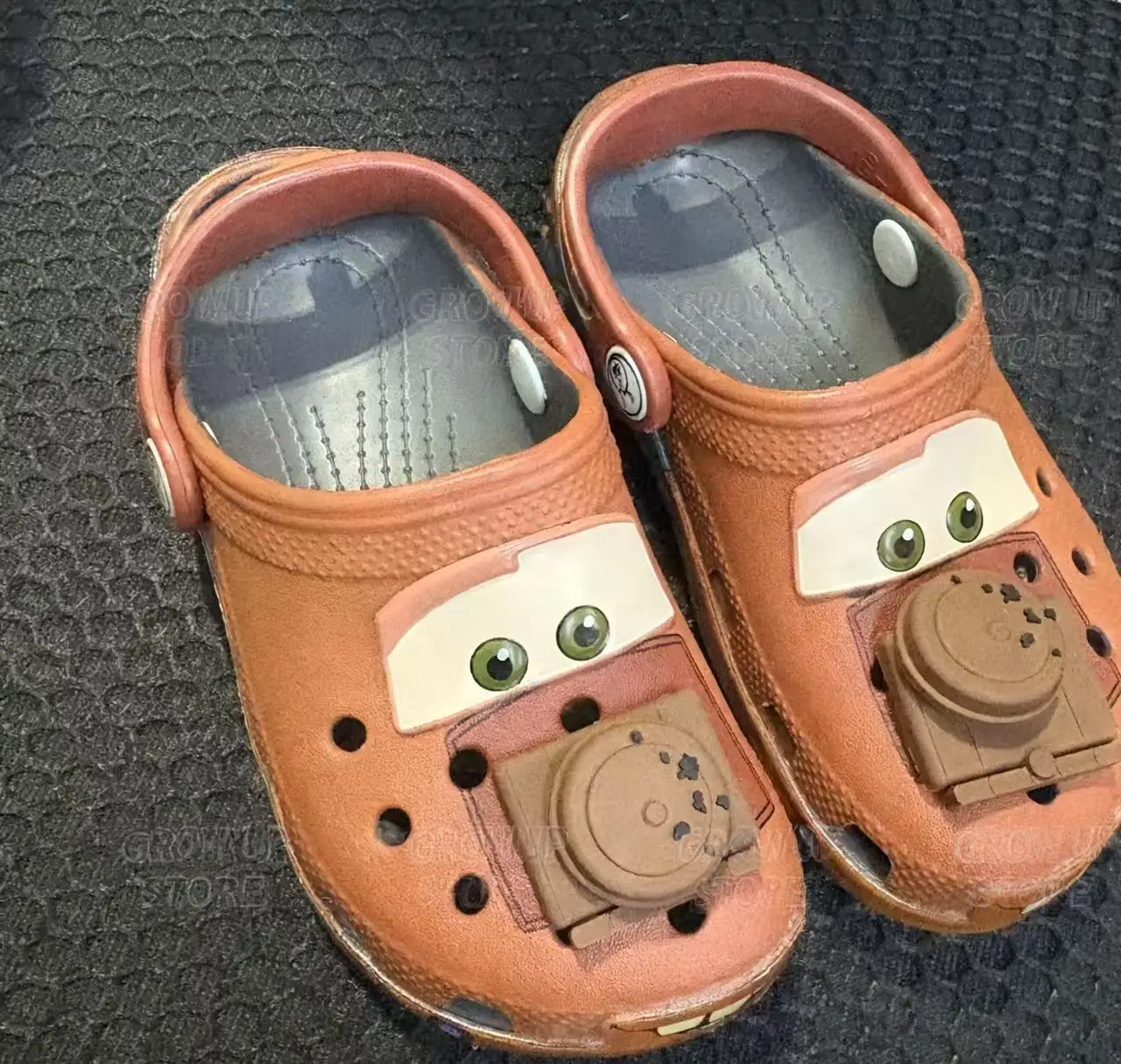 Neue Sommer-Cartoon-Autos-Thema Lustige Mater Erwachsenen-Clogs Rutschfeste Atmungsaktive Leichte Strandschuhe Sandalen EVA-Hausschuhe Geschenk – Detail 15