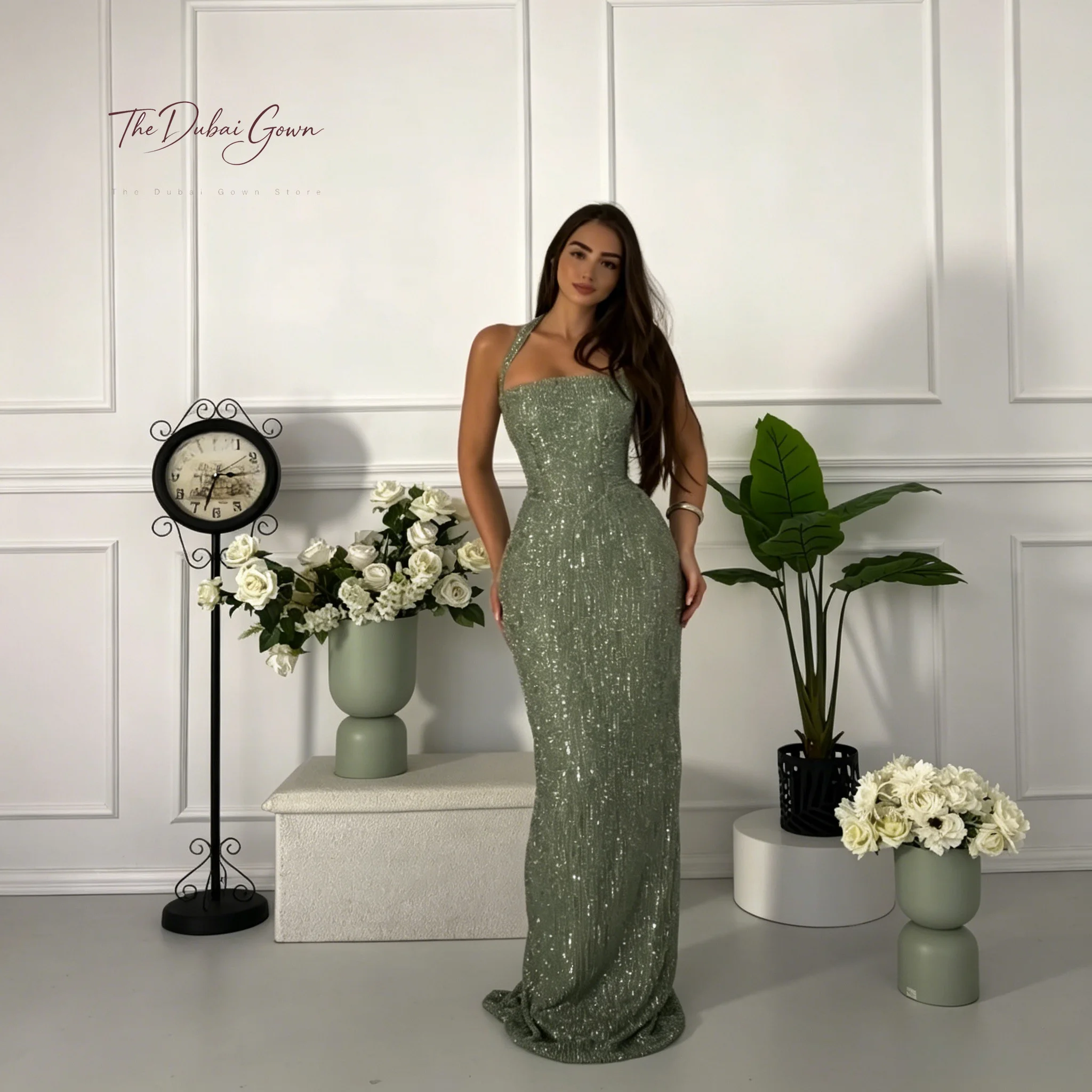 Elegant Green Halter-Neck Strapless Sleeveless Floor-Length Mermaid Formal Gown with Sequin Embellishments