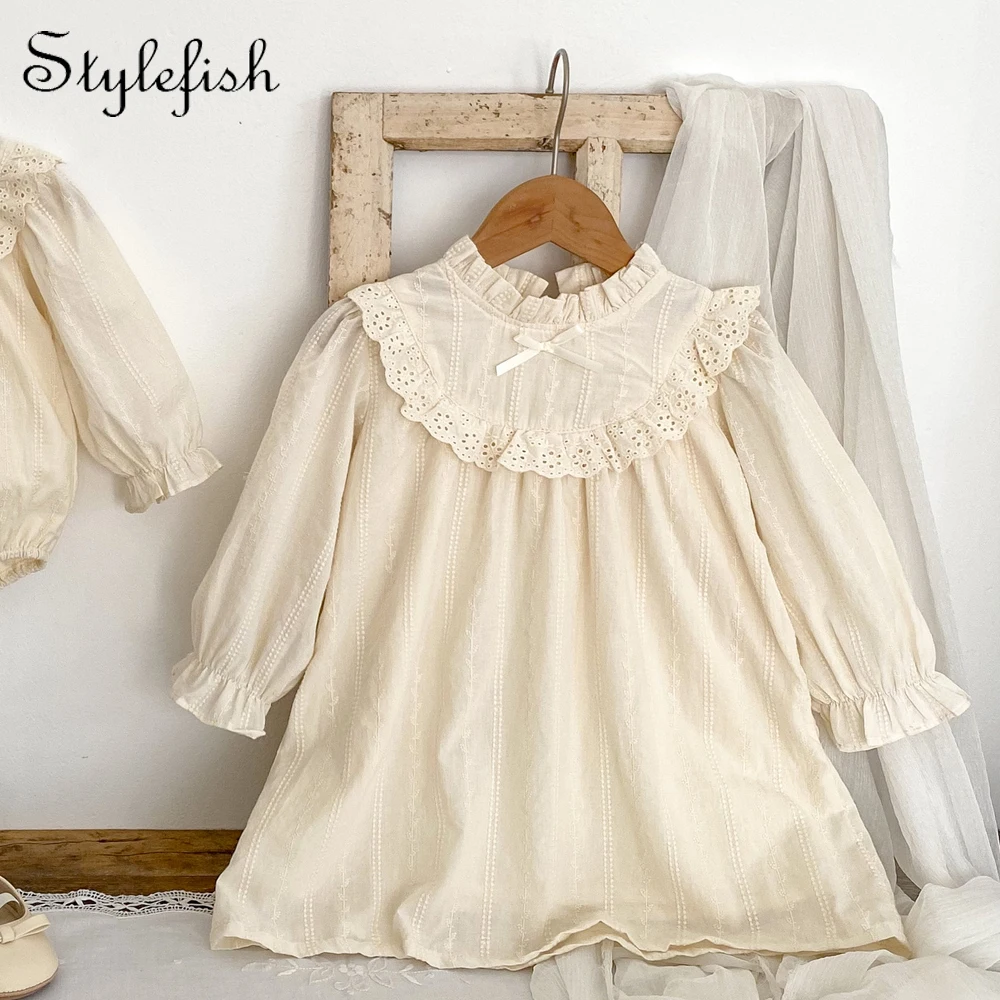 Autumn new 0-3 year old baby clothes baby girl sisters dress delicate ear collar lace embroidery long sleeve dress