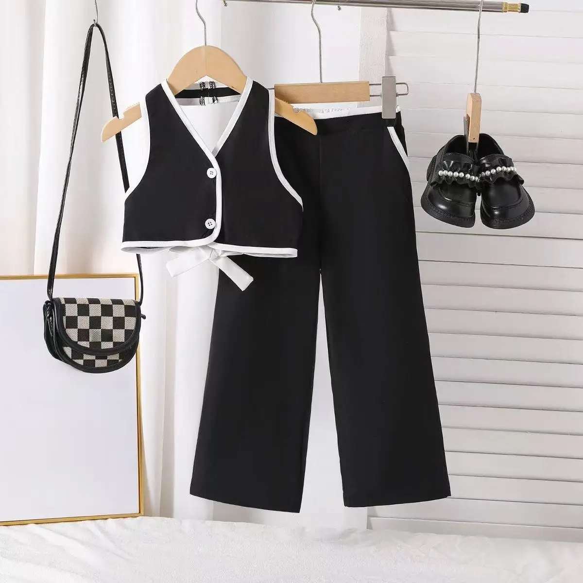 

Girls' Two-Piece Set Spring/Autumn Sleeveless Cardigan With Waistcoat and Trousers Stylish Girls' Outfit: Fashionable Ensemble