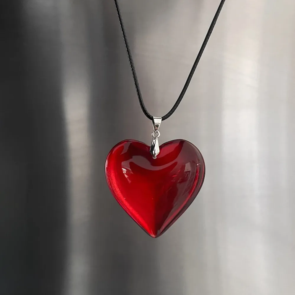 Collar con colgante de corazón rojo, collar de corazón de amor con forma de corazón grande y colorido, regalo inspirado en amor romántico para mujeres y niñas