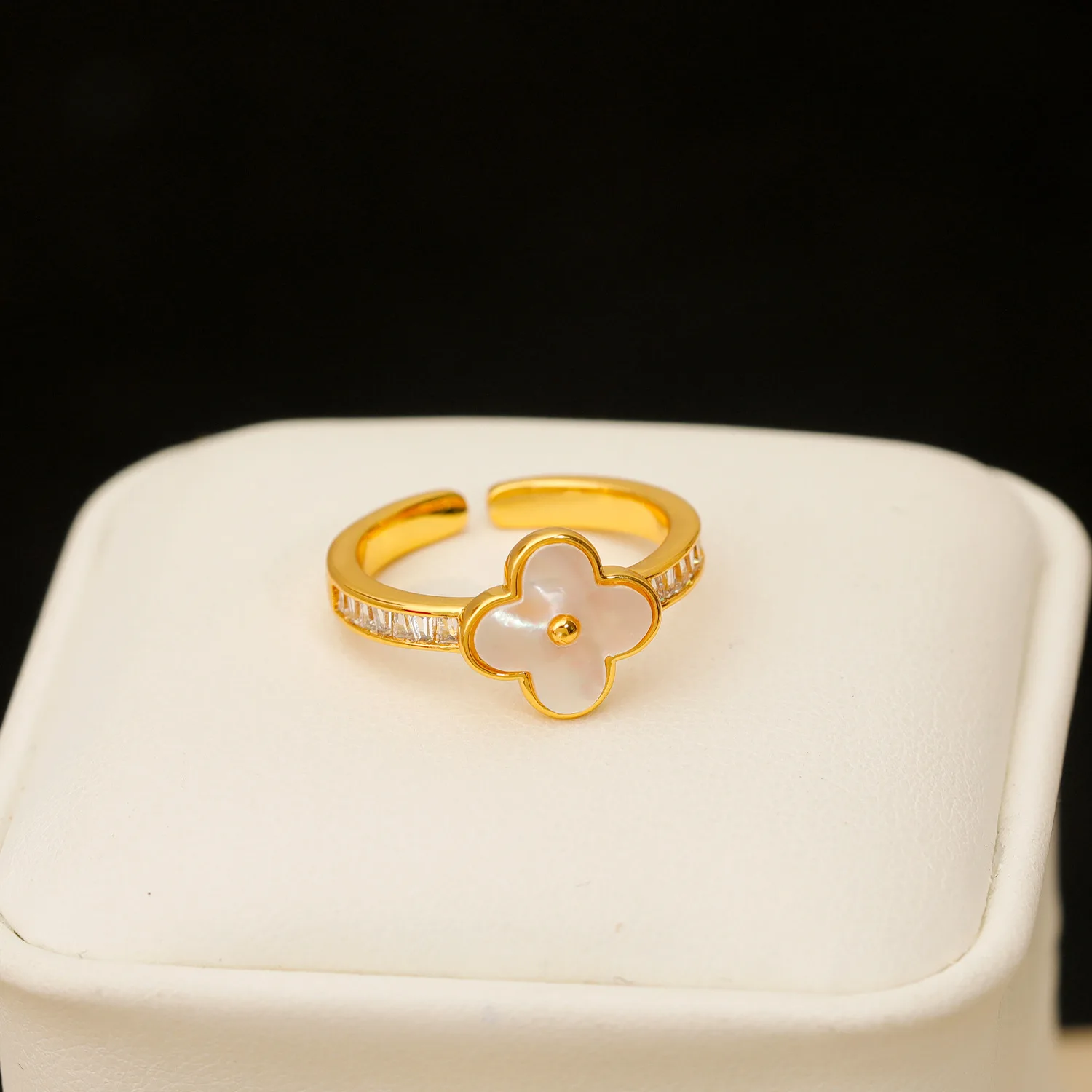 2024 New Personality Vintage Trendy Mother Shell Flowers Simple Geometric 16kCold Ring For Women Girls Party Jewelry Hotsale