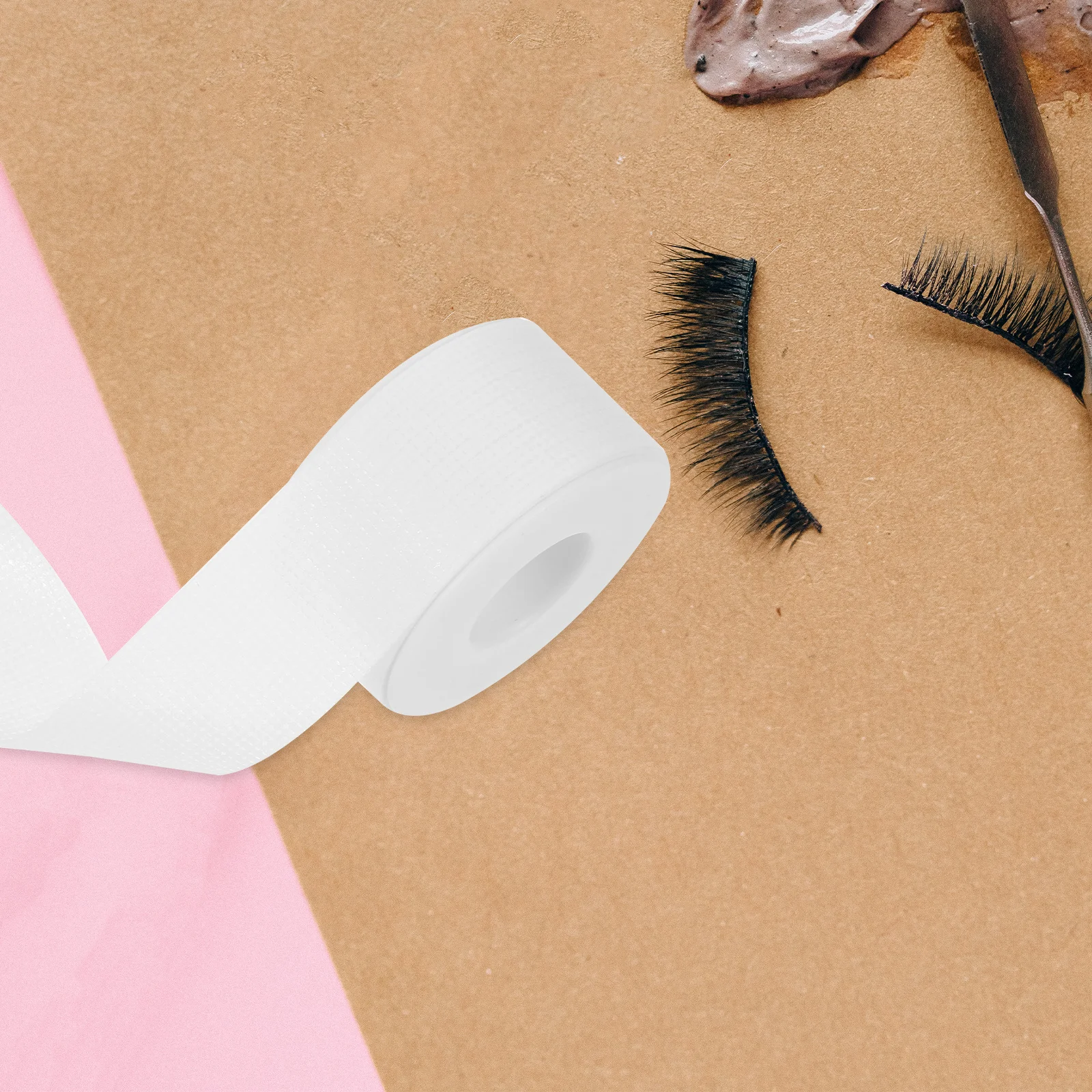 เทปติดขนตา 1 ม้วน อุปกรณ์ต่อขนตาสำหรับผู้หญิง เครื่องมือแต่งหน้า อ่อนโยนต่อผิว ปลอดภัย ใช้งานสะดวก ให้ลุคที่โดดเด่น