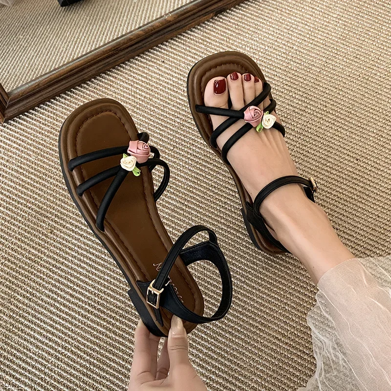 

Низкие сандалии женские кожаные большие размеры на низком каблуке большие шлепанцы тканевые резиновые каблуки-копыта с цветочным узором из искусственной кожи низкие сандалии большого размера Woma