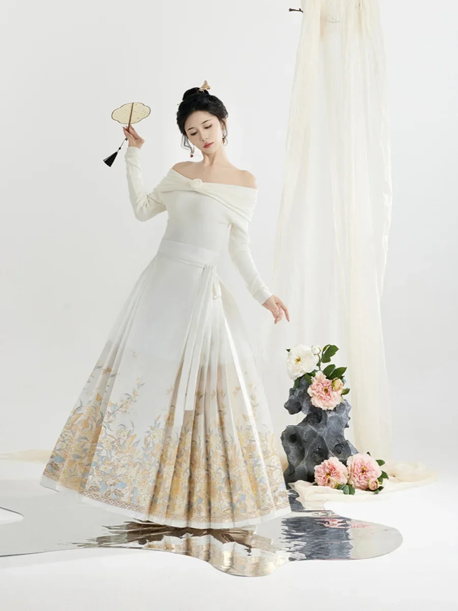 

Hanfu female weaving gold imitation makeup Floral horse-face skirt High-grade Commuter pleated skirt (Champagne, white)