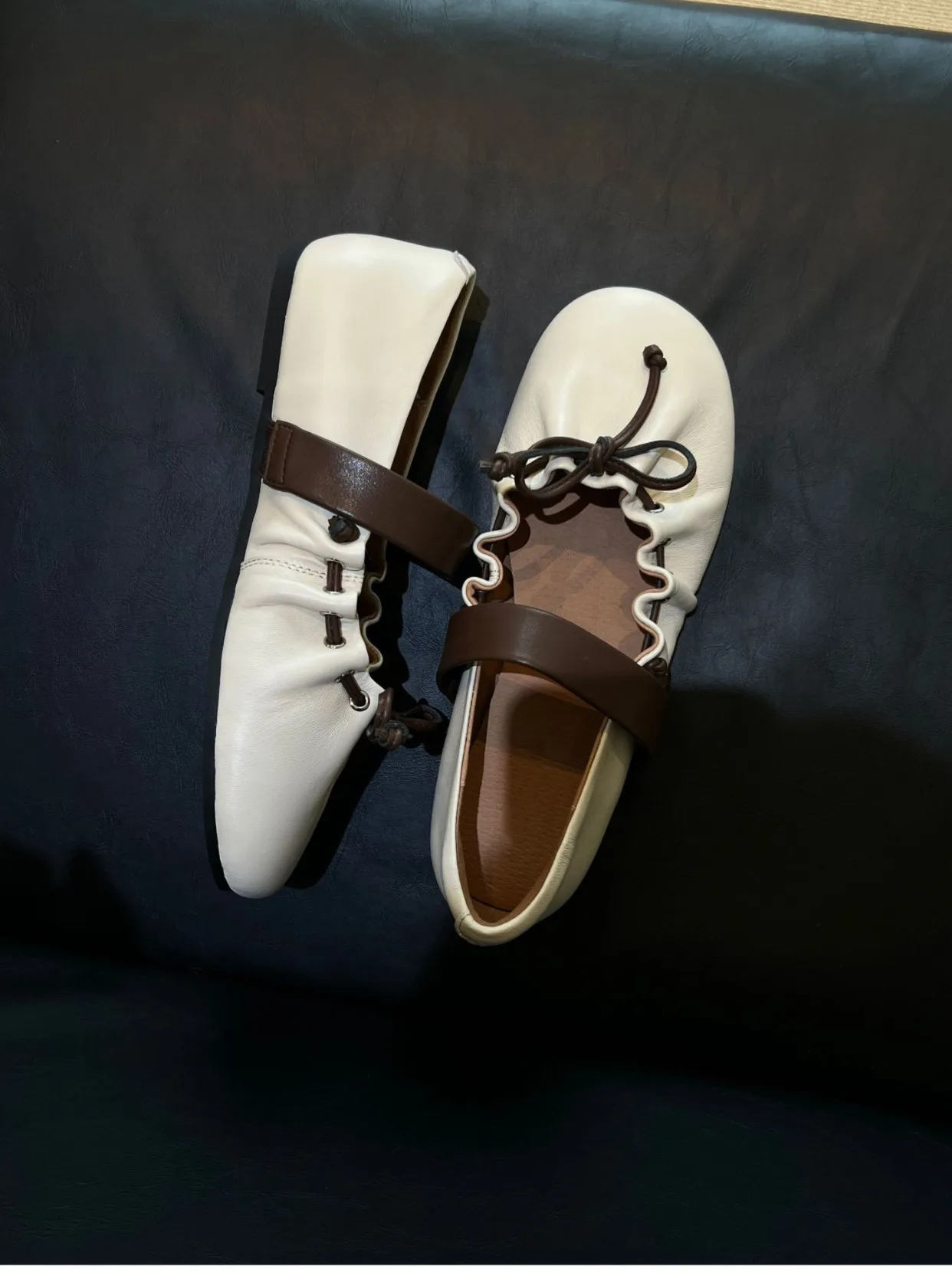 

Women's Round Toe Mary Jane Flat Shoes Ruffle Edge with Bow Detail Ruched Strap for Daily Wear Lolita Retro Fashion Statements