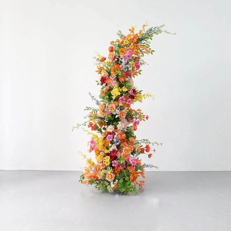 Orangefarbener künstlicher Hochzeitsbogen mit Blumenarrangement aus Seidenrosen und Pfingstrosen als Hintergrunddekoration für Hochzeitsfeier, Bühne und Foto-Requisiten. – Detail 6