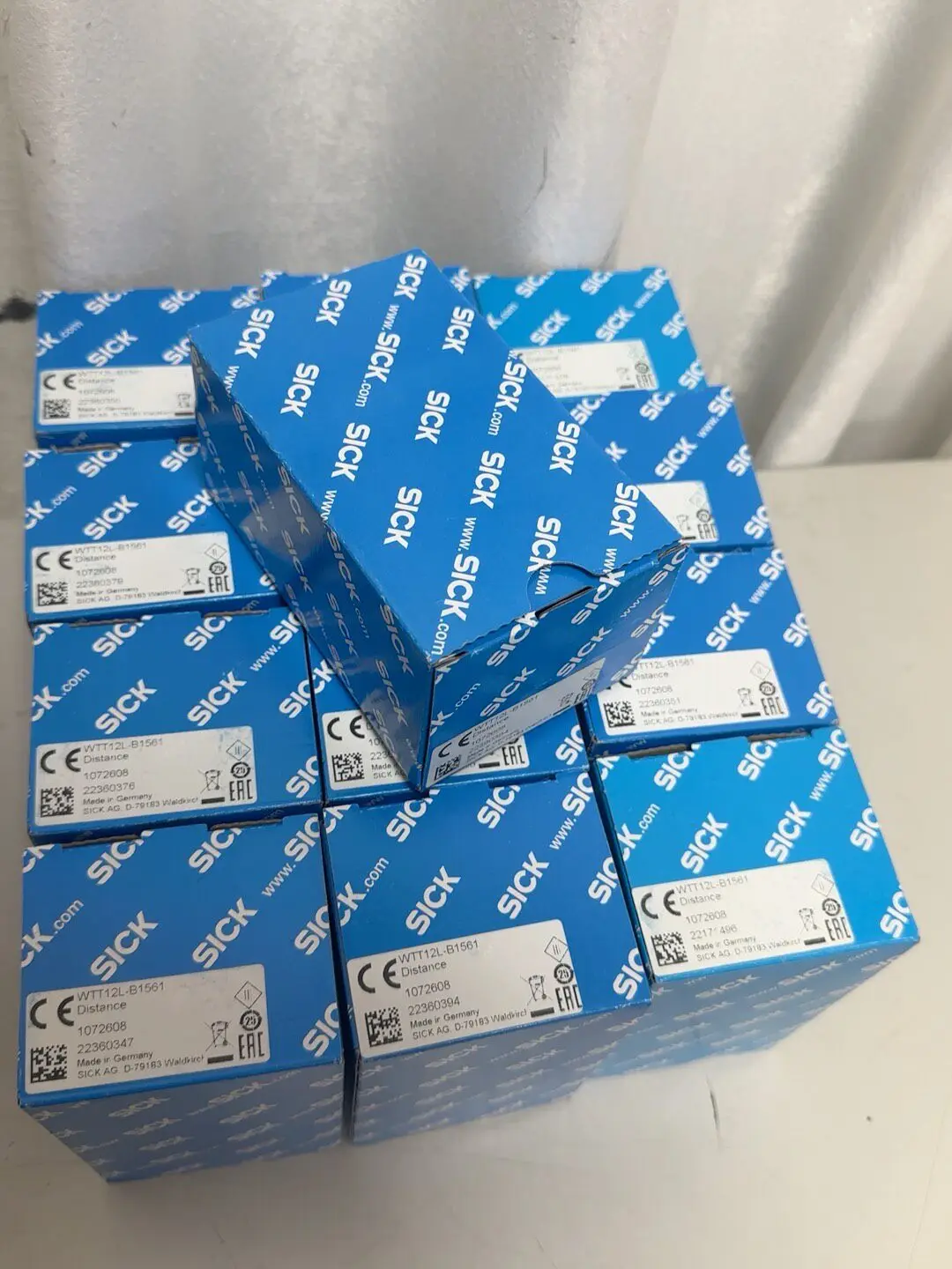 Sik WTT12L-B1561 Is Brand New And Unused, And The Inner And Outer Codes Are The Same.