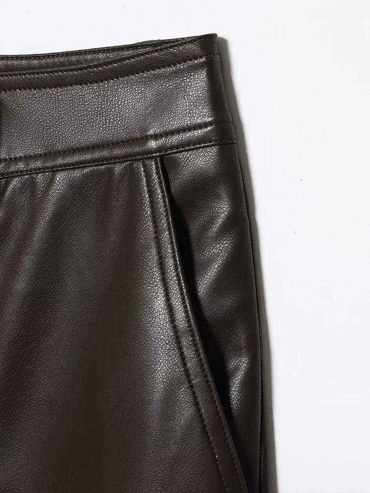 سراويل نسائية جديدة على الطراز الأوروبي عصرية ومتعددة الاستخدامات وبسيطة بلون سادة من الجلد الصناعي بأرجل مستقيمة