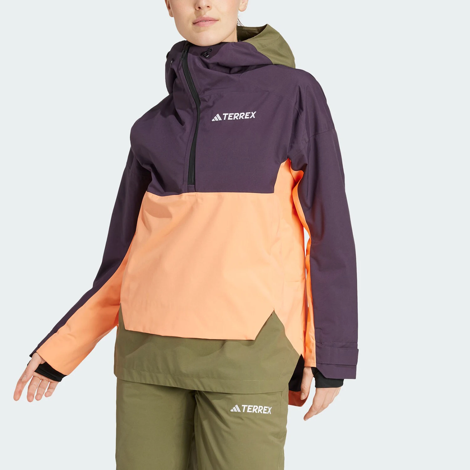 

Оригинальная женская лыжная куртка Adidas New Season с капюшоном и элементами пэчворка JE4063