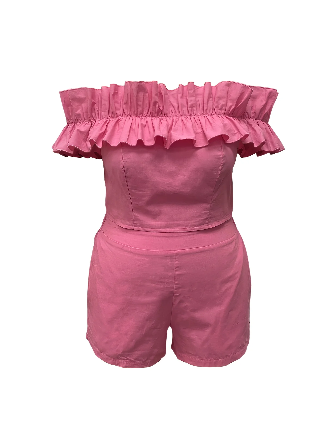 Conjunto chique de blusa cropped com babados e shorts de cintura alta combinando – roupa de verão pronta para férias