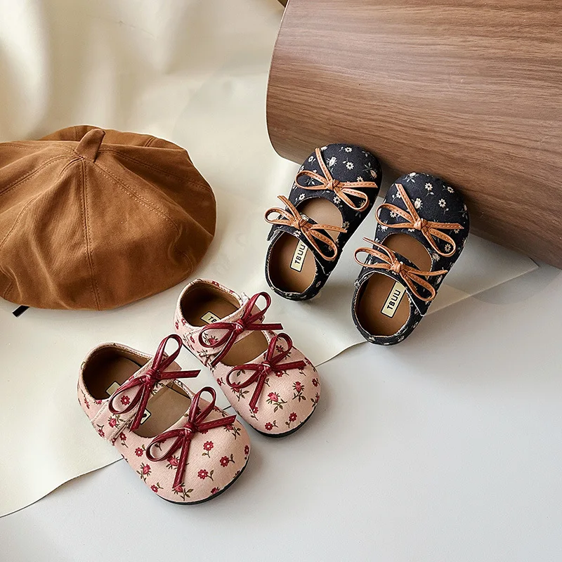 Niedliche Blumenschuhe für Kinder mit einfachen Schleifen, Mädchen-Prinzessin-Mokassins, süße 2025, Herbst-Neue Kinder-Flache Schuhe, runde Zehen, weiche Sohle