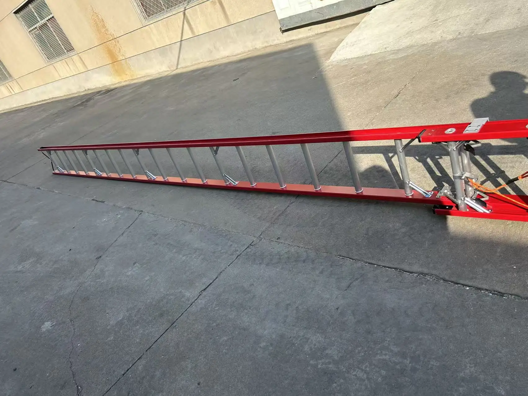 Modern Safety Lightweight Aluminum Slide Track Extension Ladder with 150kg Load Capacity
